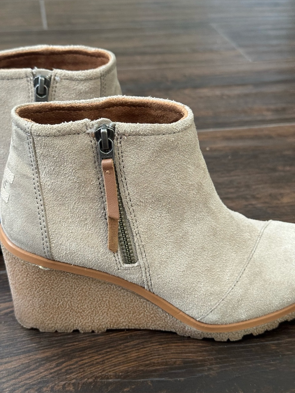 TOMS Avery Wedge Booties in Desert Taupe Suede sz 6.5 EUC NO WEAR